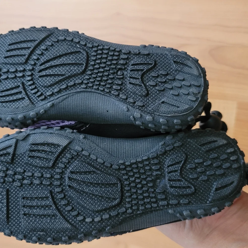NWOT Kid’s Size 10 Easy Wave Water Shoes Swim Stretch on Beach Pool Mesh Shoe